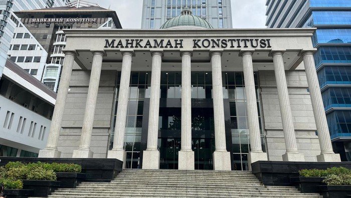 MK Tolak Usulan Pemuda 40 Tahun, Ancaman bagi Generasi Muda?