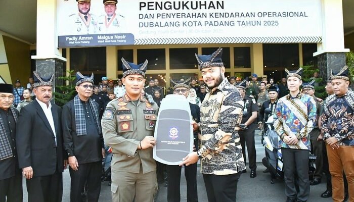 “Perkuat Ketertiban Berbasis Adat, Walkot Padang Kukuhkan 208 Dubalang untuk Cegah Konflik”