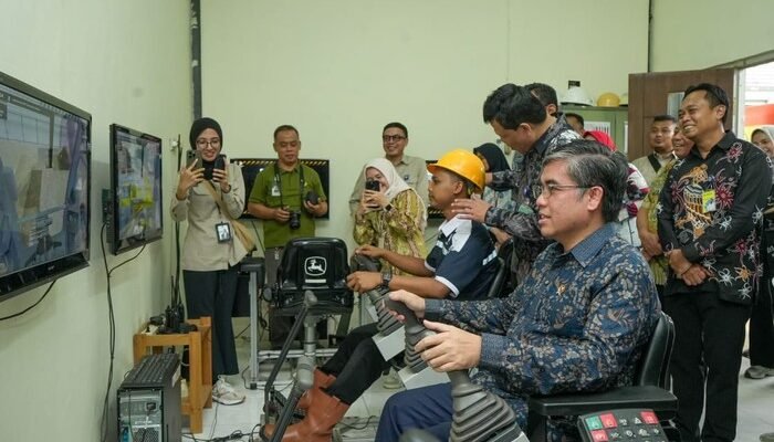 **Menaker: Kompetensi Jadi Kunci Bersaing di Dunia Kerja, Ini Pesan Yassierli untuk Peserta Pelatihan!**