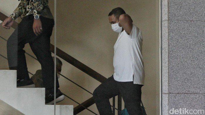 KPK Sita Rp 1,6 M dari Gubernur Riau: Bukti Korupsi yang Tidak Terelakkan...