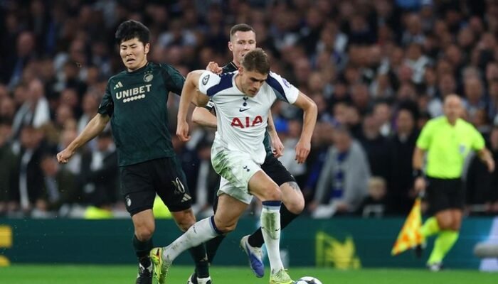 “Micky van de Ven Cosplay Jadi Messi, Cetak Gol Solo Run Ajaib untuk Tottenham vs Copenhagen”