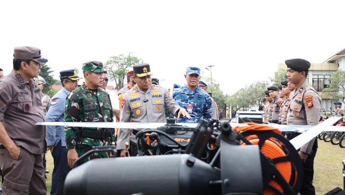 Kapolda Riau dan Pangdam Cek Peralatan SAR: Dari Drone hingga Perahu Karet untuk Tanggap Bencana