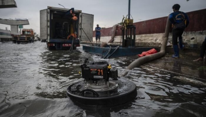 “Rob Ancam Pesisir Jakarta, Ratusan Pompa-Pasukan Biru Beraksi!”