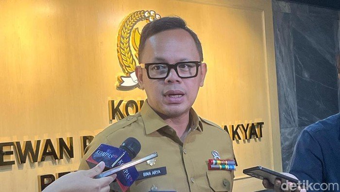 Skandal Korupsi 4 Gubernur Riau, Wamendagri Desak Perbaiki Sistem Pemilihan!