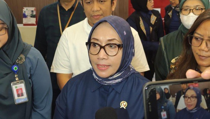 [Menteri PPPA Curi Curian Hatik Siswa Korban Ledakan SMAN 72: Semangat Menuju ITB?]