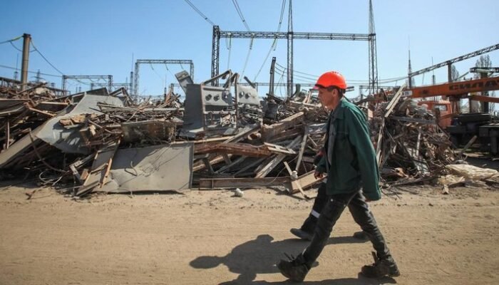 **Rusia Serang Infrastruktur Energi di Ukraina, 4 Orang Tewas dalam Pemadaman Massal**