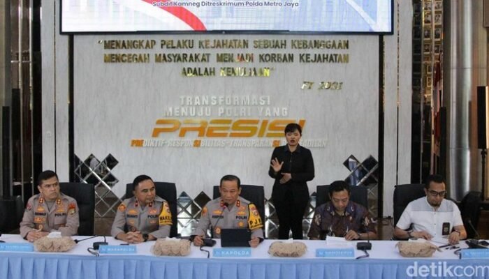 **Polisi Tersangkakan Roy Suryo dkk, GMKI: Penetapan Tersangka Meresahkan Publik**