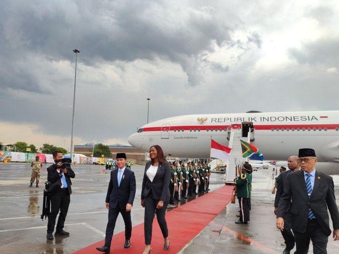 **Gibran Tiba di Johannesburg, Dihiasi Tarian Pantsula dan Disambut Menteri Afsel**