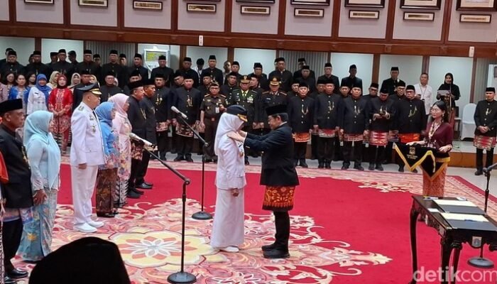 Pramono Lantik Iin Mutmainnah sebagai Wali Kota Jakbar, Dwi Oktavia Menggantikan PPPA