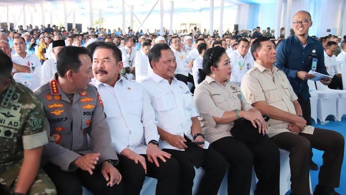 **Tito Hadiri Panen Raya dan Pengumuman Swasembada Pangan di Karawang: Langkah Nyata Ketahanan Nasional**