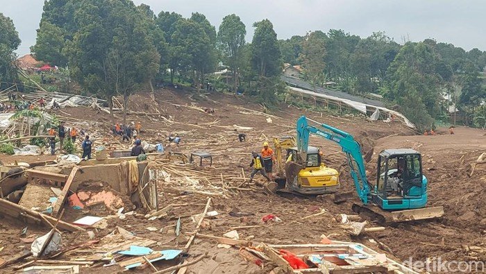 Longsor Cisarua: 53 Jiwa Tewas, 27 Masih Mencari Harapan