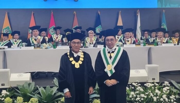 **Rektor Unas Ungkap Alasan Anugerahkan Profesor Kehormatan kepada Fadli Zon**