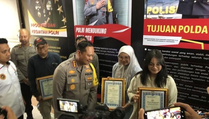 Mahasiswi Tabrak Jambret, Dapat Penghargaan dari Polresta Jogja