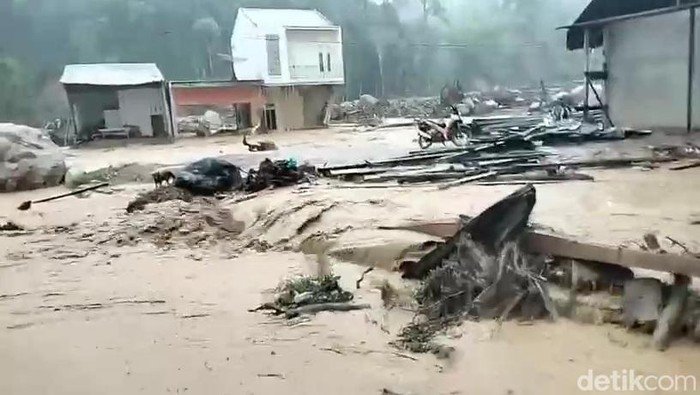 6 Kecamatan di Tapteng Terancam Banjir Bandang, Jembatan Darurat Tergoncang!
