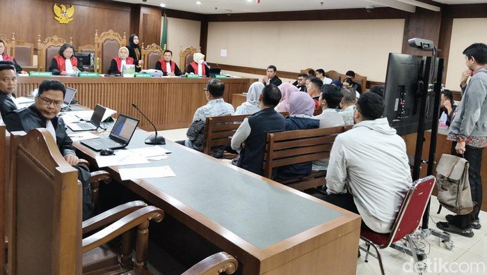 Hakim Minta Saksi Kasus Kemnaker Balikin USD 10 Ribu dalam Bentuk Uang Bukan Motor, Bukan Cuma Soal Uang!