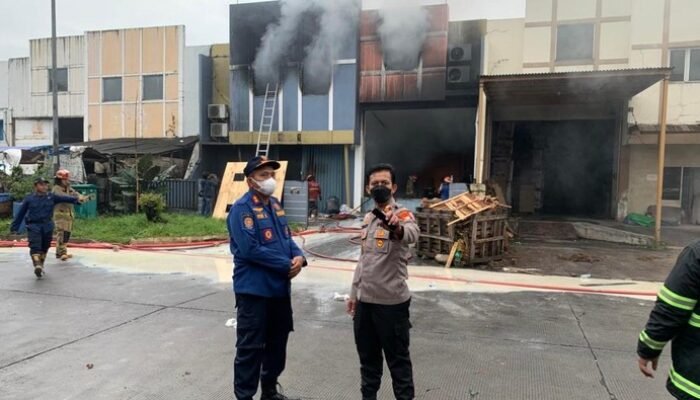 Polisi Periksa 7 Saksi, Tanda-tanda Kebakaran Gudang Pestisida Tangsel Penuh Misteri