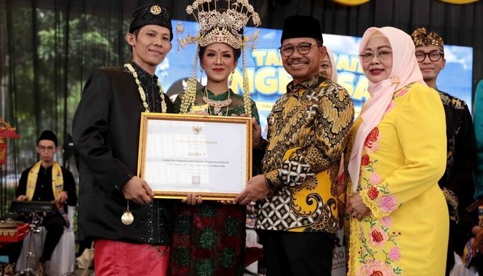 Nikah Serentak, 106 Pasangan Dikukuhkan di Tangerang, Ini Kisah Mereka!