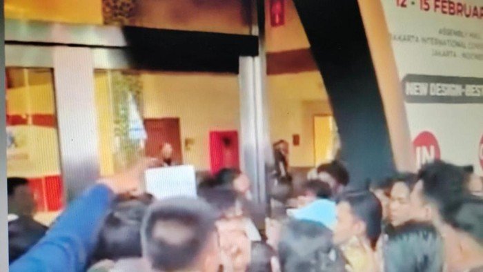 **Jewelery Fair di JCC Sempat Riuh, Pengunjung Berbondong-bondong Beli Emas Fisik**