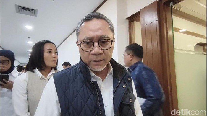 **Menko Zulhas Sosialisasikan Menu MBG untuk Siswa Muslim di Ramadan: Kurma dan Roti Gratis**