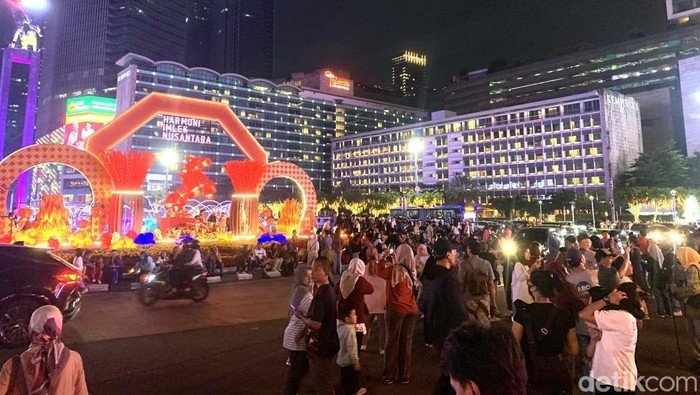 **Festival Imlek 2026 di Bundaran HI: Antusiasme Warga dan Banyak Spot Foto yang Menawan**