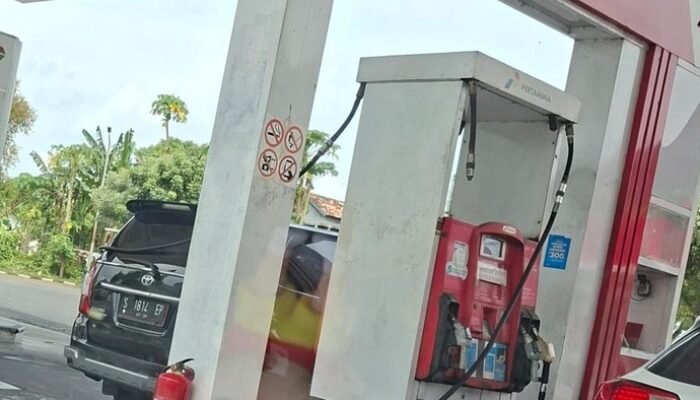 **Mobil Dinas Tuban Diduga Ganti Pelat untuk Isi Pertalite, Penyelidikan Diminta Transparan**