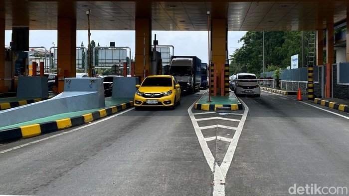 Long Weekend Imlek: 150 Ribu Kendaraan Deras Masuk Bandung via Tol, kemacetan Menyebalkan!