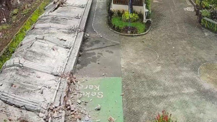 Bencana di SMPN 182 Jaksel: Tembok Roboh, Polisi Selidiki Kelalaian, Apakah Ini Kejadian Pertama?