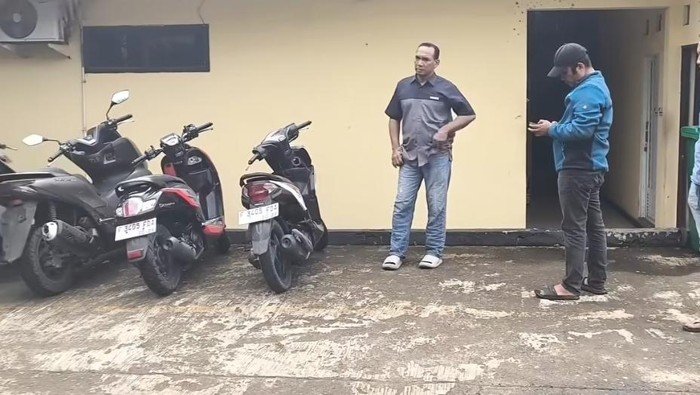 Dari Besi Tua ke Motor Curian: Polisi Gerebek Gudang Ilegal di Bogor dengan Nilai Jutaan!