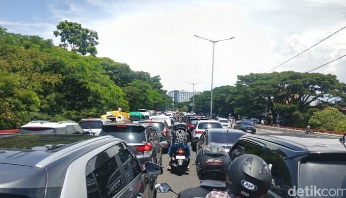 Bandung Dilanda Banjir Bandang Usai 1,5 Juta Kendaraan Serbu Kota di Long Weekend Imlek