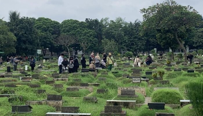 Jelang Ramadan, TPU Menteng Pulo Menjadi Tempat Pemujaan Massal