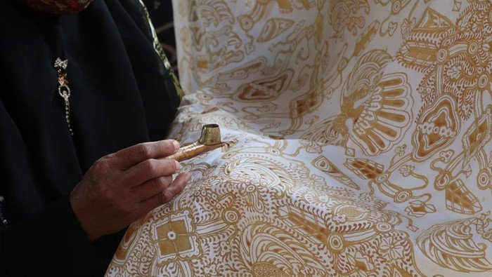 2 Kontainer Kain Ditemukan Saat Pencuri Batik Tulis Rp 1,3 M di JCC Ditangkap: Kisah Curian Seni yang Mengejutkan