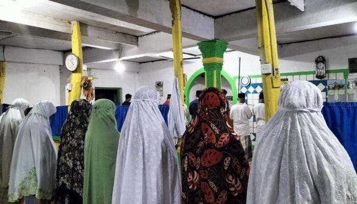 Ribuan Jemaah Naqsabandiyah di Padang Bersyukur dengan Salat Tarawih Pertama Malam Ini