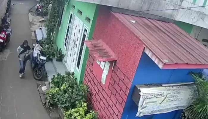 **Wanita yang Pura-Pura Melayat, Curi Uang Takziah di Kramat Jati, Dicari Polisi!**