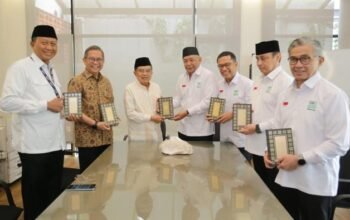 “Dewan Masjid Indonesia Terima Wakaf Alquran, Revolusi Literasi Keimanan Dimulai!”