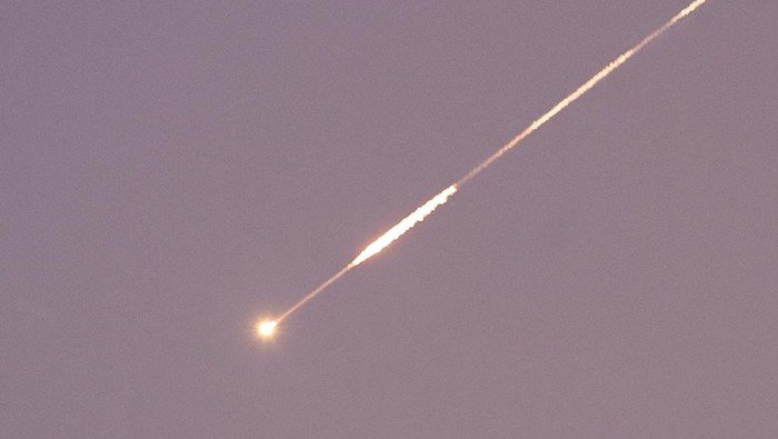 **Iran Luncurkan Rudal Canggih, Ancam Serang Israel dan Pangkalan AS**