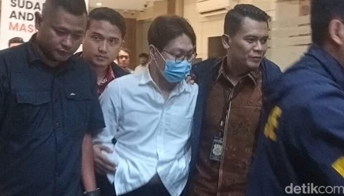 “Mengapa Richard Lee Memilih Live TikTok Daripada Mendengarkan Panggilan Polisi?”