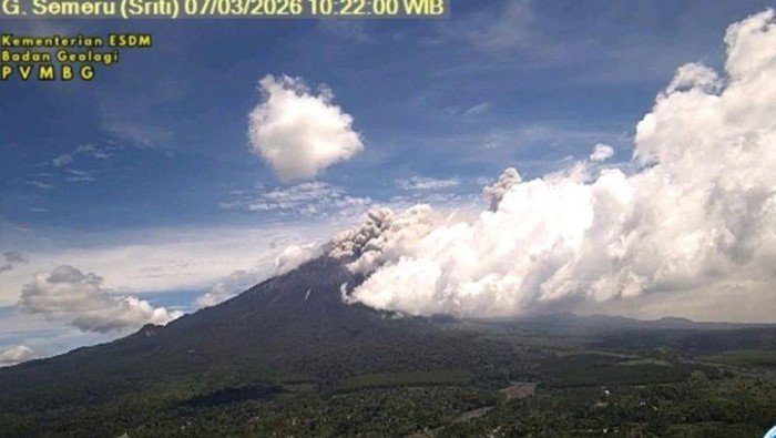 Erupsi Gunung Semeru Hari Ini: Awan Panas Guguran Terjadi