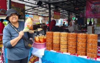 **”War Takjil di Benhil: Antara Kenyamanan Pembeli dan Penurunan Omzet Pedagang”**