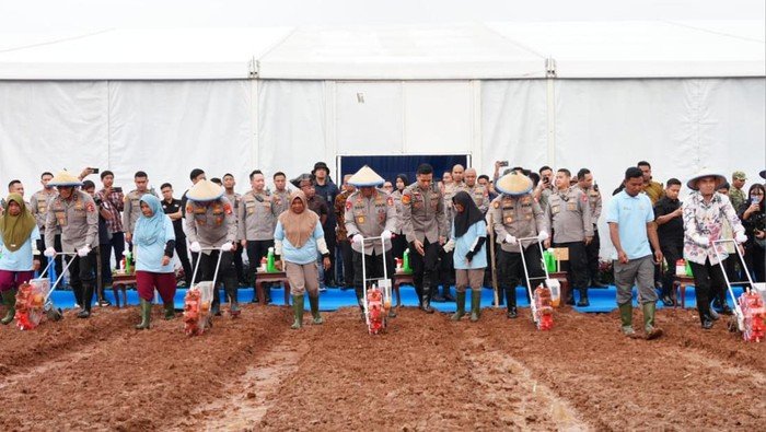 **Polri Dorong Produktivitas Petani, Salurkan Alat Pertanian di Kuartal I 2026**