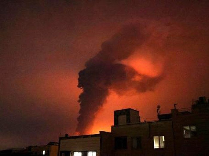 Israel Serang Depot Minyak Iran, Kebakaran Besar Menerjang Teheran