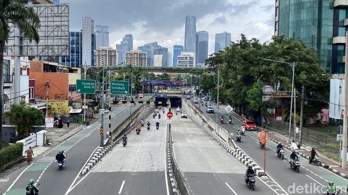 Banjir Underpass Mampang Jaksel Surut, Lalin Kendaraan Kembali Normal: Kebangkitan Pelayanan Publik?