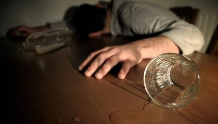 **Putus Cinta, Pemuda di Tasikmalaya Nekat Tenggak Racun Tikus, Masyarakat Geram!**