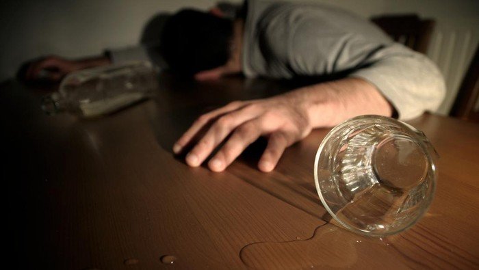 **Putus Cinta, Pemuda di Tasikmalaya Nekat Tenggak Racun Tikus, Masyarakat Geram!**