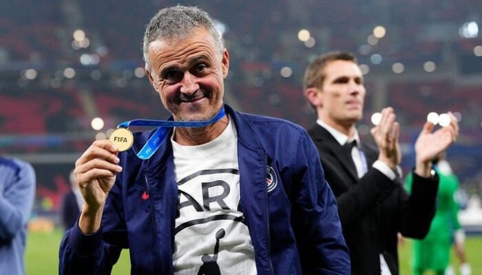 “Luis Enrique: Siapa yang Takut Menjadi PelatihMU?”