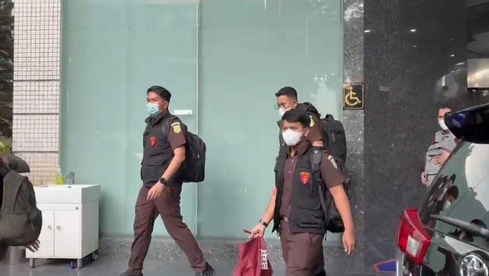 Kejagung Sita Bukti Elektronik, Geledah Komisioner Ombudsman Yeka Hendra, Skandal Terungkap?