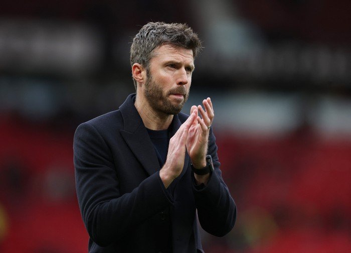 **Evra Menjadi Pecundang Michael Carrick di Tengah Polemik Legenda MU**