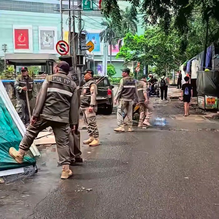 [Parkir Liar di Kebon Kacang, Video Viral Picu Operasi Penertiban Tuntas]