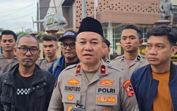 Sinergi Bersama Jurnalis, Polri Bagikan 1.500 Takjil ke Masyarakat di Jaksel – Update 1