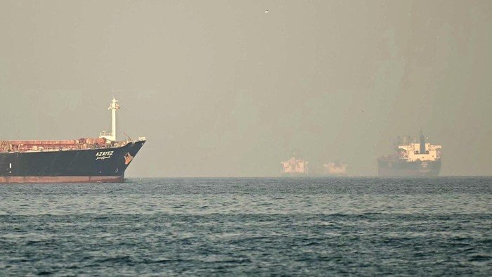 Konfrontasi Maritim Ganas: Garda Revolusi Iran Tembak Kapal Thailand di Selat Hormuz, 3 Awak Hilang