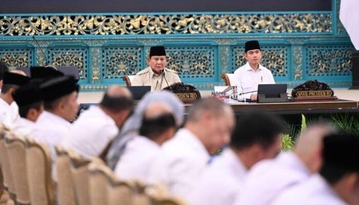“Prabowo Bicara Penghematan, Jurus Pakistan Potong Gaji Menteri-DPR Disorot”
